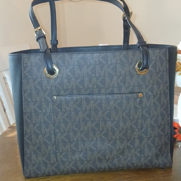 Michael Kors Medium Walsh Multifunction Tote – Brown/Black - Picture 5 of 15